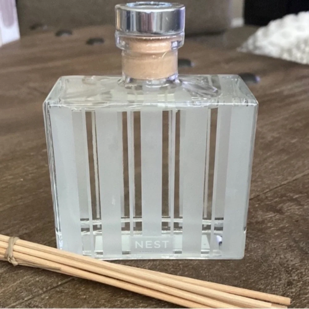 NEST Fragrances CASHMERE SUEDE REED DIFFUSER 5.9 fl oz New Sealed No Box
